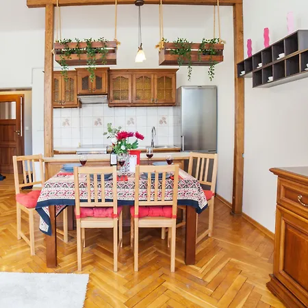 Old Town 3 Apartment